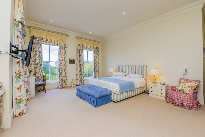 5 Bedroom Property for Sale in Constantia Western Cape